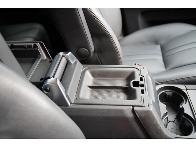ディスカバリー SE ユーザー様買取車 ブラックデザインパック サンルーフ エアサス ラバーマット 前後シートヒーター 純正19インチAW クルーズコントロール メリディアンサウンドシステム プライバシーガラス(25枚目)