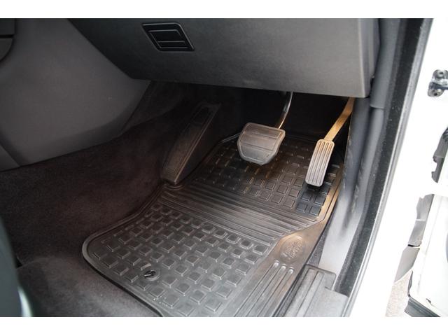 ディスカバリー SE ユーザー様買取車 ブラックデザインパック サンルーフ エアサス ラバーマット 前後シートヒーター 純正19インチAW クルーズコントロール メリディアンサウンドシステム プライバシーガラス(27枚目)