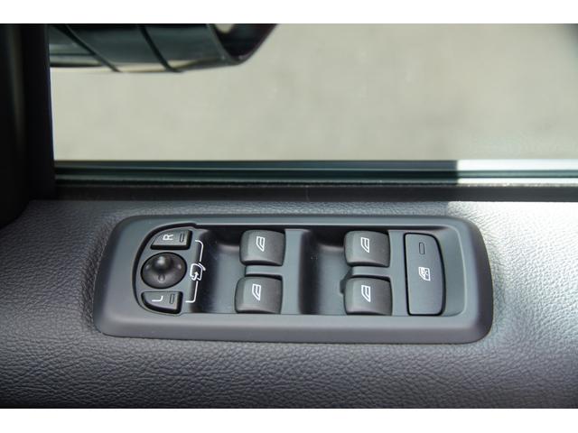 ディスカバリー SE ユーザー様買取車 ブラックデザインパック サンルーフ エアサス ラバーマット 前後シートヒーター 純正19インチAW クルーズコントロール メリディアンサウンドシステム プライバシーガラス(30枚目)