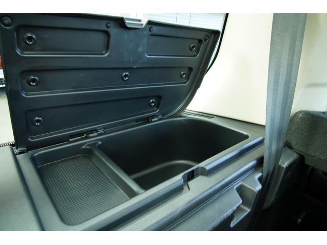 ディスカバリー SE ユーザー様買取車 ブラックデザインパック サンルーフ エアサス ラバーマット 前後シートヒーター 純正19インチAW クルーズコントロール メリディアンサウンドシステム プライバシーガラス(45枚目)