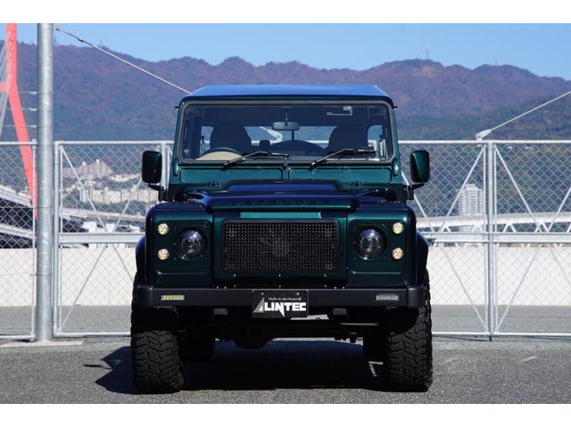 ディフェンダー ピックアップ　ＡＴ載替車両　ＮＯＸ／ＰＭ適合車　本革シート張替済　社外ステアリング　社外１０インチディスプレイオーディオ　専用ビルトインキッド取付　サイドステップブラック　社外グリル　ＬＥＤサイドランプ（3枚目）