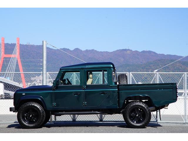 ディフェンダー ピックアップ　ＡＴ載替車両　ＮＯＸ／ＰＭ適合車　本革シート張替済　社外ステアリング　社外１０インチディスプレイオーディオ　専用ビルトインキッド取付　サイドステップブラック　社外グリル　ＬＥＤサイドランプ（9枚目）