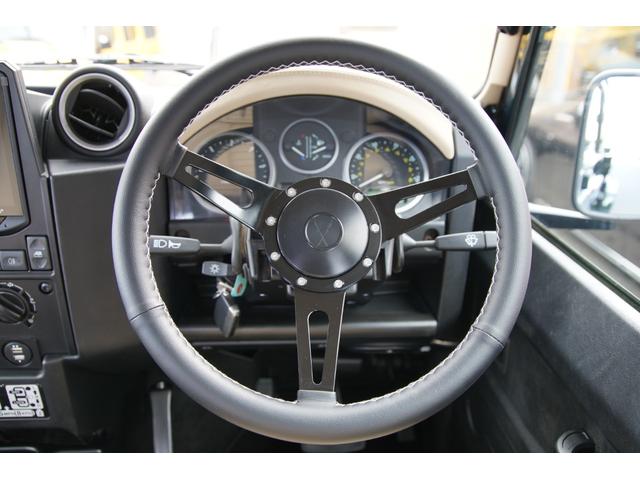 ディフェンダー ピックアップ　ＡＴ載替車両　ＮＯＸ／ＰＭ適合車　本革シート張替済　社外ステアリング　社外１０インチディスプレイオーディオ　専用ビルトインキッド取付　サイドステップブラック　社外グリル　ＬＥＤサイドランプ（13枚目）