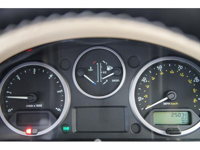 ディフェンダー ピックアップ　ＡＴ載替車両　ＮＯＸ／ＰＭ適合車　本革シート張替済　社外ステアリング　社外１０インチディスプレイオーディオ　専用ビルトインキッド取付　サイドステップブラック　社外グリル　ＬＥＤサイドランプ（14枚目）