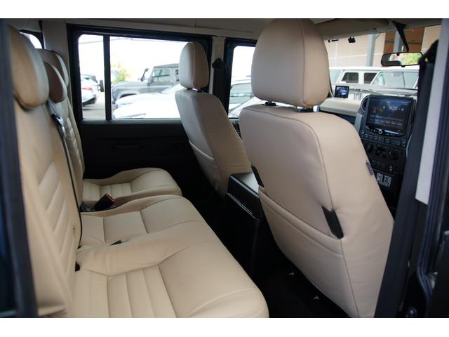 ディフェンダー ピックアップ　ＡＴ載替車両　ＮＯＸ／ＰＭ適合車　本革シート張替済　社外ステアリング　社外１０インチディスプレイオーディオ　専用ビルトインキッド取付　サイドステップブラック　社外グリル　ＬＥＤサイドランプ（35枚目）