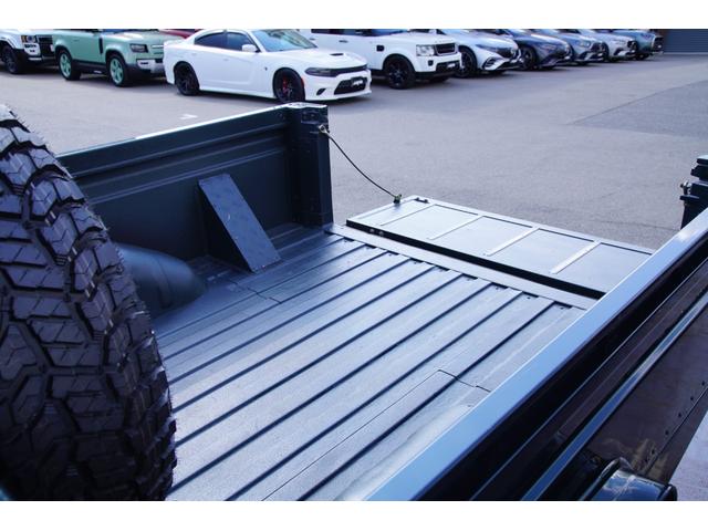 ディフェンダー ピックアップ　ＡＴ載替車両　ＮＯＸ／ＰＭ適合車　本革シート張替済　社外ステアリング　社外１０インチディスプレイオーディオ　専用ビルトインキッド取付　サイドステップブラック　社外グリル　ＬＥＤサイドランプ（49枚目）