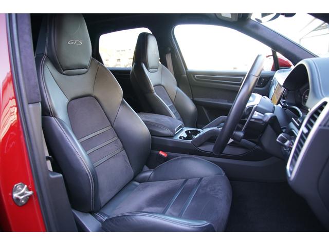 ご納車前には、安心してお乗りいただけるよう念入りに点検・整備を行います。ご納車後のアフターサービスもお任せくださいませ。スタッフ一同で素敵なカーライフをサポートさせていただきます。