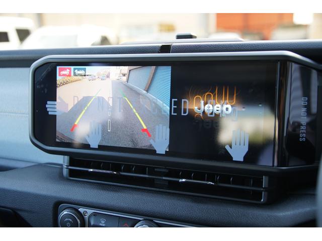 ジープ・ラングラーアンリミテッド スポーツ　’４１エディション　法人ワンオーナー　国内１５０台限定車　専用デカール　専用Ｗｉｌｌｙｓウインドデカール　専用Ｏｎｅ　ｏｆ　４１バッチ　Ｏｎｅ　ｏｆ　４１ジープオリジナルキーチェーン　純正ナビ　アップルカープレイ（18枚目）