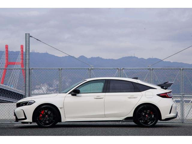 シビック タイプR レーシングブラックパッケージ 法人ワンオーナー レーシングブラックPKG ホンダコネクト 純正ナビ タイプR専用メーター 純正ナビ 地デジ BT バックカメラ ACC ブラインドスポットモニター 絶正19インチAW(8枚目)