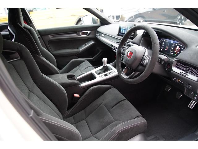 シビック タイプR レーシングブラックパッケージ 法人ワンオーナー レーシングブラックPKG ホンダコネクト 純正ナビ タイプR専用メーター 純正ナビ 地デジ BT バックカメラ ACC ブラインドスポットモニター 絶正19インチAW(9枚目)