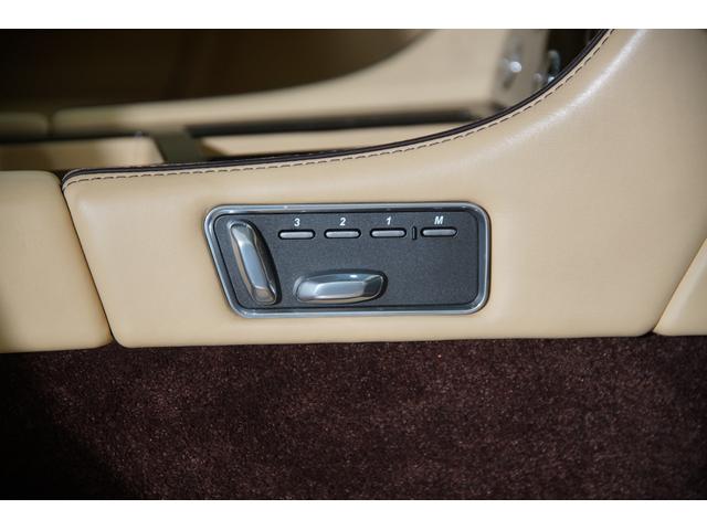 ＤＢ９ クーペ　ユーザー様買取車　専用フロントスプリッター・リアディフューザー・インテリアトリム　アルカンターラルーフライニング　セラミックカーボンブレーキ　ブラックキャリパー　前席シートヒーター・パワーシート（12枚目）