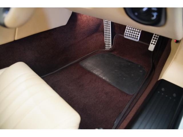 ＤＢ９ クーペ　ユーザー様買取車　専用フロントスプリッター・リアディフューザー・インテリアトリム　アルカンターラルーフライニング　セラミックカーボンブレーキ　ブラックキャリパー　前席シートヒーター・パワーシート（33枚目）