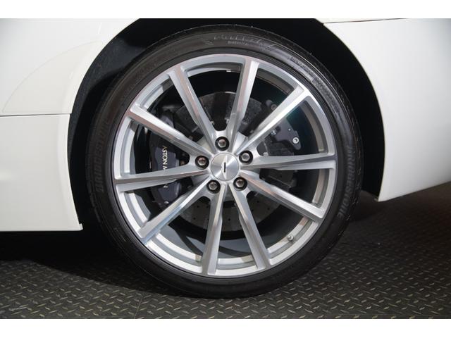 ＤＢ９ クーペ　ユーザー様買取車　専用フロントスプリッター・リアディフューザー・インテリアトリム　アルカンターラルーフライニング　セラミックカーボンブレーキ　ブラックキャリパー　前席シートヒーター・パワーシート（53枚目）