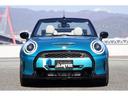 ＭＩＮＩ クーパーＳ　コンバーチブル　シーサイド・エディション　限定車　新車保証継承　純正ナビ・ＵＳＢ／Ｂｌｕｅｔｏｏｔｈ／ＡｐｐｌｅＣａｒＰｌａｙ　アクティブクルーズコントロール　バックカメラ　インテリジェントセーフティ　ワイヤレスチャージング　禁煙車（2枚目）