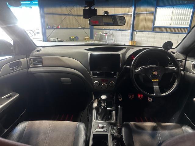 インプレッサ ＷＲＸ　ＳＴｉ　エンケイ１８インチ　ＴＥＩＮ車高調　アペックスマフラー　ＳＴＩスポイラー　シムスレーシングリアバンパー　Ｐａｎａｓｏｎｉｃフローティングナビ　フルセグ　ＨＩＤ　クリフォード　タイベル交換済み（26枚目）