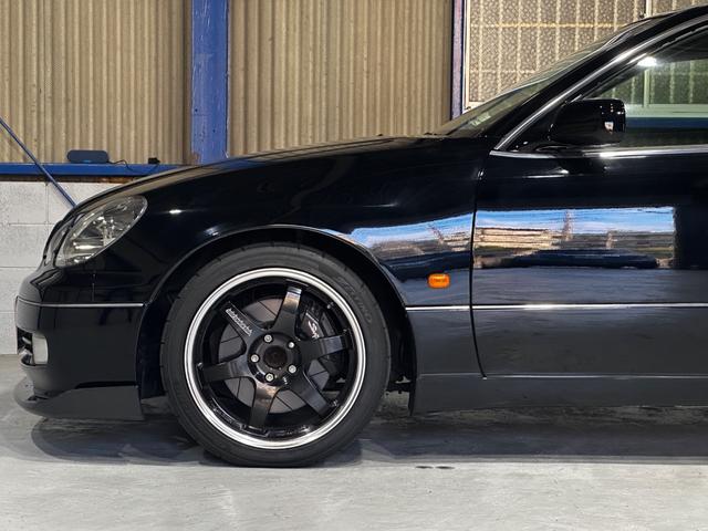 アリスト V300ベルテックスエディション 黒革 サンルーフ バーディークラブ車高調 フジツボマフラー ボルクレーシング18インチ HKSブーストコントローラー HKSメタルキャタライザー HKSインタークーラーパイピングキット(9枚目)