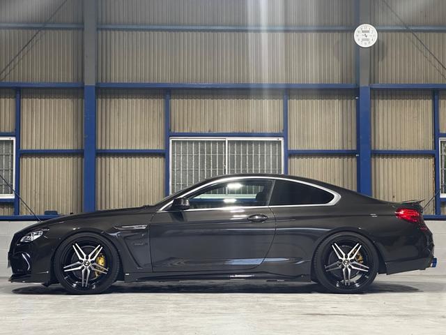 ６シリーズ ６５０ｉクーペ　後期モデル　ＥＮＥＲＧＹエアロ（Ｆ．Ｓ．Ｒ）　ＥＮＥＲＧＹ２１インチ　ＥＮＥＲＧＹ可変マフラー　ＢＣレーシング車高調　アクティブクルーズコントロール　黒革　ＬＥＤヘッドライト　ＨＵＤ　レーンチェンジ（6枚目）