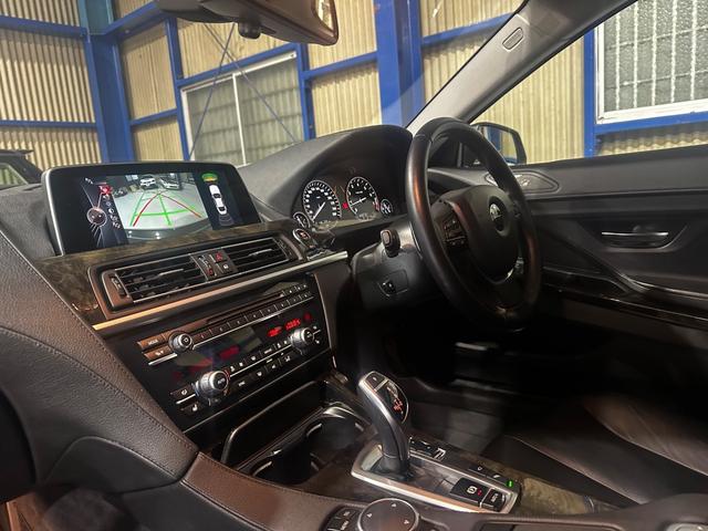 ６シリーズ ６５０ｉクーペ　後期モデル　ＥＮＥＲＧＹエアロ（Ｆ．Ｓ．Ｒ）　ＥＮＥＲＧＹ２１インチ　ＥＮＥＲＧＹ可変マフラー　ＢＣレーシング車高調　アクティブクルーズコントロール　黒革　ＬＥＤヘッドライト　ＨＵＤ　レーンチェンジ（10枚目）