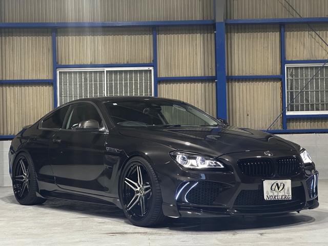 ６シリーズ ６５０ｉクーペ　後期モデル　ＥＮＥＲＧＹエアロ（Ｆ．Ｓ．Ｒ）　ＥＮＥＲＧＹ２１インチ　ＥＮＥＲＧＹ可変マフラー　ＢＣレーシング車高調　アクティブクルーズコントロール　黒革　ＬＥＤヘッドライト　ＨＵＤ　レーンチェンジ（17枚目）