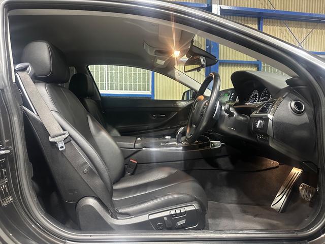 ６シリーズ ６５０ｉクーペ　後期モデル　ＥＮＥＲＧＹエアロ（Ｆ．Ｓ．Ｒ）　ＥＮＥＲＧＹ２１インチ　ＥＮＥＲＧＹ可変マフラー　ＢＣレーシング車高調　アクティブクルーズコントロール　黒革　ＬＥＤヘッドライト　ＨＵＤ　レーンチェンジ（21枚目）