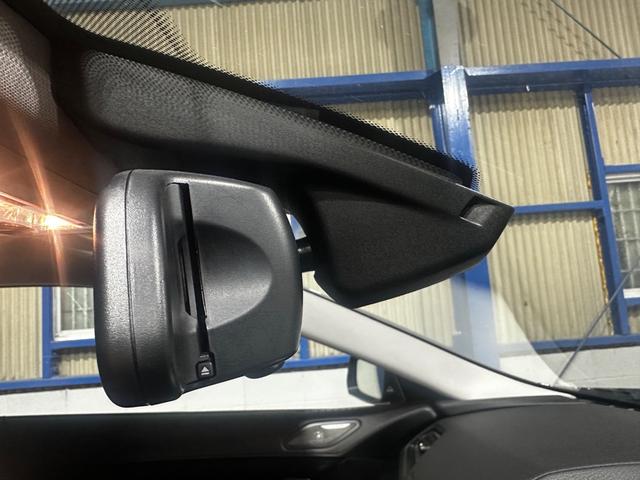 ６シリーズ ６５０ｉクーペ　後期モデル　ＥＮＥＲＧＹエアロ（Ｆ．Ｓ．Ｒ）　ＥＮＥＲＧＹ２１インチ　ＥＮＥＲＧＹ可変マフラー　ＢＣレーシング車高調　アクティブクルーズコントロール　黒革　ＬＥＤヘッドライト　ＨＵＤ　レーンチェンジ（32枚目）