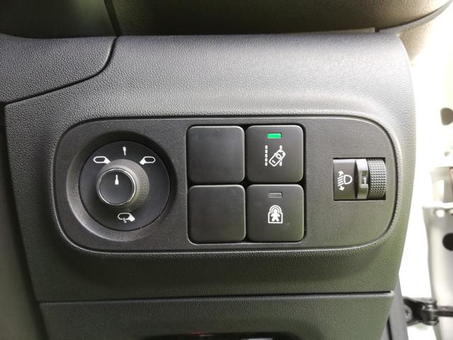 セントジェームス 1オーナー/特別仕様コラボモデル/衝突被害軽減ブレーキ/車線逸脱防止/ブラインドスポットモニター/ルーフキャリア/スマホ連携/ディスプレイオーディオ/バックモニター/スマートキー/コーナーセンサー(10枚目)