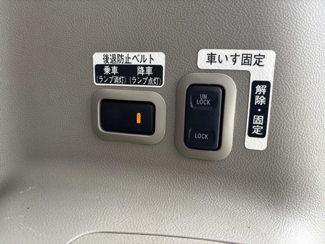 タント スローパー　車イス固定装置／キーレスキー／ＣＤステレオ／電格ミラー／パワーウィンドウ／エアコン／スローパー／スロープ／福祉車両／手すり／コラムシフト（8枚目）