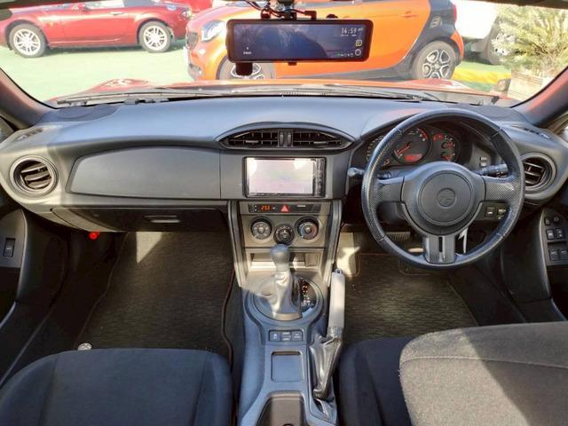 ８６ Ｇ　Ｓｔｒａｄａ製ナビ／フルセグテレビ／Ｂｌｕｅｔｏｏｔｈ／ＣＤ／ＤＶＤ／キーレスキー／エアコン／純正１６インチアルミ／ＨＩＤヘッドライト／二年車検整備付／ＥＴＣ（6枚目）