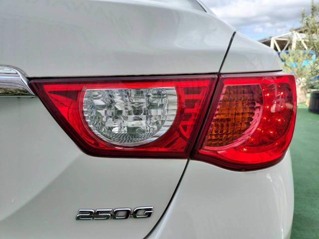 マークＸ ２５０Ｇ　リラックスセレクション　純正ナビ／バックカメラ／コーナーセンサー／キーレス／スマートキー／プッシュスタート／ＨＩＤオートライト／パワーシート／純正アルミホイール／ＥＴＣ／デュアルエアコン（23枚目）