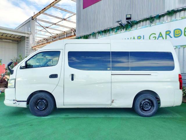 NV350キャラバンバン スーパーロングワイドDX 低床/6人乗/ハイルーフ/キーレスキー/ETC/社外ナビ/エアコン/テレビ/Bluetooth接続/CD/DVD/積載量1000kg/一年車検整備付/スペアタイヤ(10枚目)