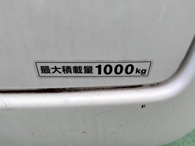 NV350キャラバンバン スーパーロングワイドDX 低床/6人乗/ハイルーフ/キーレスキー/ETC/社外ナビ/エアコン/テレビ/Bluetooth接続/CD/DVD/積載量1000kg/一年車検整備付/スペアタイヤ(24枚目)