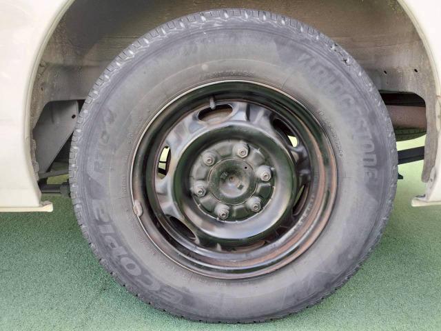 NV350キャラバンバン スーパーロングワイドDX 低床/6人乗/ハイルーフ/キーレスキー/ETC/社外ナビ/エアコン/テレビ/Bluetooth接続/CD/DVD/積載量1000kg/一年車検整備付/スペアタイヤ(28枚目)