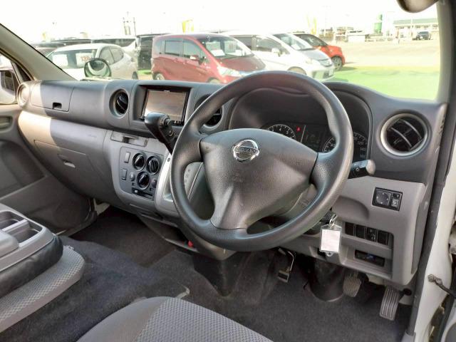 NV350キャラバンバン スーパーロングワイドDX 低床/6人乗/ハイルーフ/キーレスキー/ETC/社外ナビ/エアコン/テレビ/Bluetooth接続/CD/DVD/積載量1000kg/一年車検整備付/スペアタイヤ(53枚目)