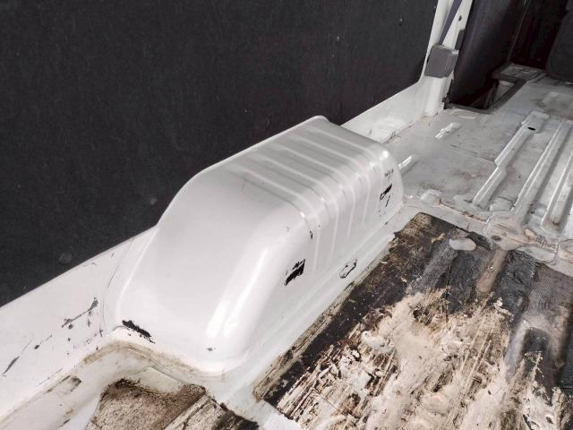 NV350キャラバンバン スーパーロングワイドDX 低床/6人乗/ハイルーフ/キーレスキー/ETC/社外ナビ/エアコン/テレビ/Bluetooth接続/CD/DVD/積載量1000kg/一年車検整備付/スペアタイヤ(64枚目)