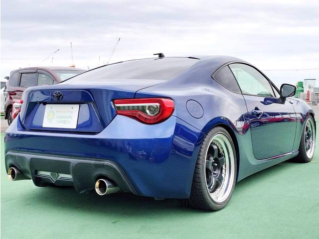 ８６ Ｇ　ＲＥＣＡＲＯシート／ＷＯＲＫ１８インチＡＷ／ＭＯＭＯステアリング／ＨＫＳマフラー／ＨＫＳ車高調／ボンネットブラック／Ｓｔｒａｄａナビ／キーレスキー／エアコン／レカロ／二年車検整備付／ＥＴＣ（12枚目）