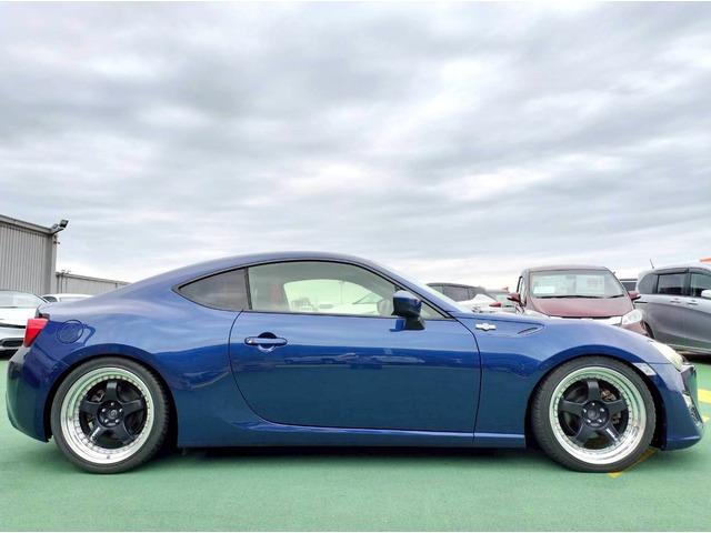 ８６ Ｇ　ＲＥＣＡＲＯシート／ＷＯＲＫ１８インチＡＷ／ＭＯＭＯステアリング／ＨＫＳマフラー／ＨＫＳ車高調／ボンネットブラック／Ｓｔｒａｄａナビ／キーレスキー／エアコン／レカロ／二年車検整備付／ＥＴＣ（13枚目）