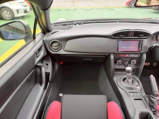 ８６ Ｇ　ＲＥＣＡＲＯシート／ＷＯＲＫ１８インチＡＷ／ＭＯＭＯステアリング／ＨＫＳマフラー／ＨＫＳ車高調／ボンネットブラック／Ｓｔｒａｄａナビ／キーレスキー／エアコン／レカロ／二年車検整備付／ＥＴＣ（37枚目）