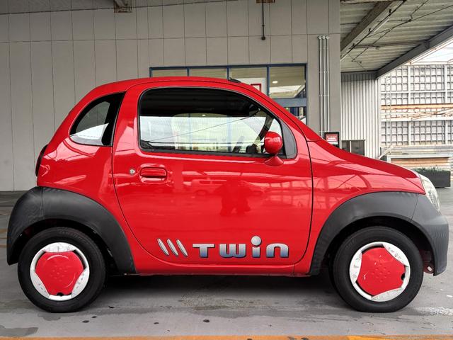 ツイン ガソリンＢ　２人乗り車両／キーレス／ＥＴＣ／ガラスハッチ／ＡＢＳ／Ｗエアバッグ／パワーウインドウ／集中ドアロック／マニュアエアコン／ワイパー／車検満了令和８年１０月（11枚目）
