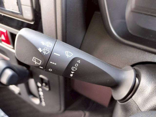 ルーミー X パワースライドドア/スマートキー/CDチューナー/ラジオ/AUX/エアコン/アイドリングストップ/オートライト/シートアレンジ/手すり/パワーウインドウ(32枚目)