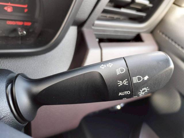 ルーミー X パワースライドドア/スマートキー/CDチューナー/ラジオ/AUX/エアコン/アイドリングストップ/オートライト/シートアレンジ/手すり/パワーウインドウ(33枚目)