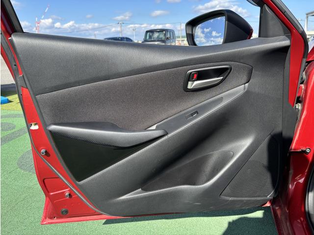 デミオ 13S SCBS/BSM/マツダコネクトナビ/スマートキー/フルセグテレビ/Bluetooth/オートライト/LEDヘッドライト/シートヒーター/ミッションモード付/オートエアコン/ワンオーナー(54枚目)