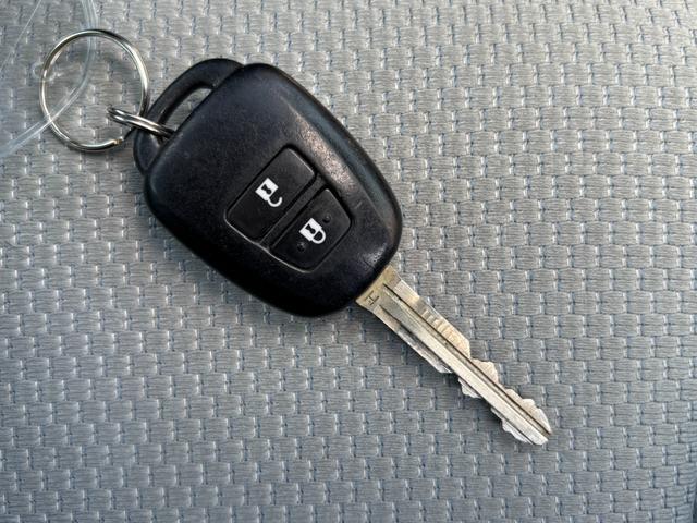 アクア L トヨタセーフティセンス/純正ナビ/バックカメラ/TV/キーレス/ETC/オートハイビーム/Bluetooth接続/電格ミラー/パワーウィンドウ/DVD再生/パワーステアリング(34枚目)