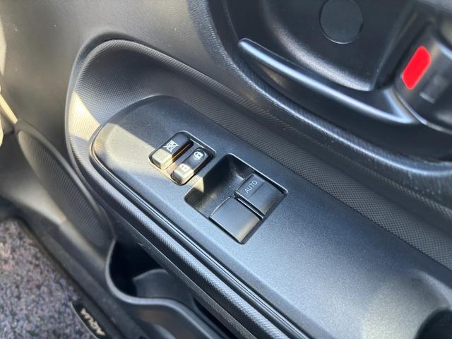 アクア L トヨタセーフティセンス/純正ナビ/バックカメラ/TV/キーレス/ETC/オートハイビーム/Bluetooth接続/電格ミラー/パワーウィンドウ/DVD再生/パワーステアリング(40枚目)