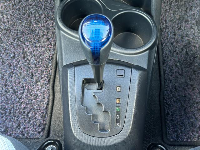 アクア L トヨタセーフティセンス/純正ナビ/バックカメラ/TV/キーレス/ETC/オートハイビーム/Bluetooth接続/電格ミラー/パワーウィンドウ/DVD再生/パワーステアリング(45枚目)