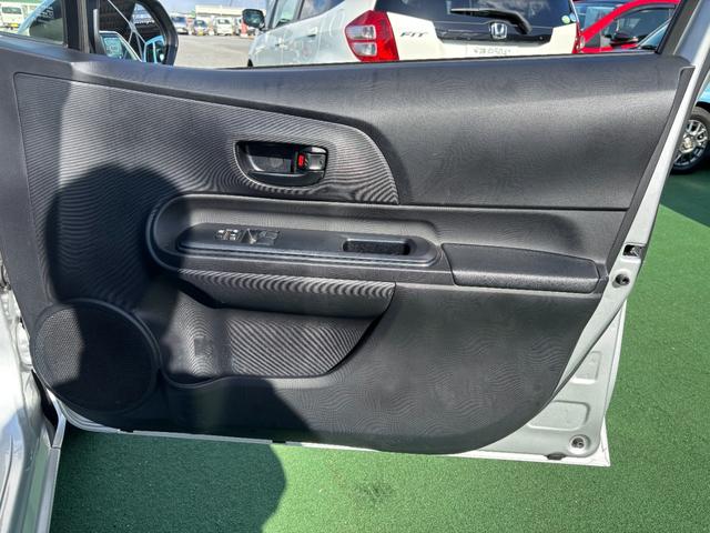 アクア L トヨタセーフティセンス/純正ナビ/バックカメラ/TV/キーレス/ETC/オートハイビーム/Bluetooth接続/電格ミラー/パワーウィンドウ/DVD再生/パワーステアリング(50枚目)