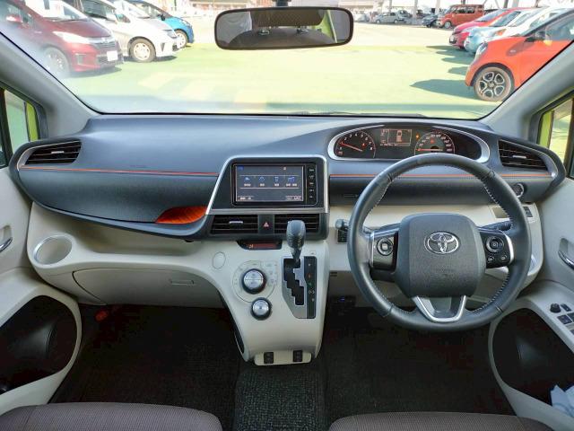 シエンタ Ｇ　両側電動スライドドア／スマートキー／純正ナビ／バックカメラ／アイドリングストップ／ＥＴＣ／テレビ／Ｂｌｕｅｔｏｏｔｈ／シートヒーター／オートエアコン／７人乗／（6枚目）