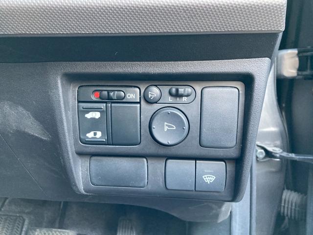 フリード Ｇ　ハイウェイエディション　タイヤ４本新品　フリップダウンモニター　ナビ　バックカメラ　ＥＴＣ　前後ドライブレコーダー　キーレス　片側パワースライドドア　７人乗り（6枚目）