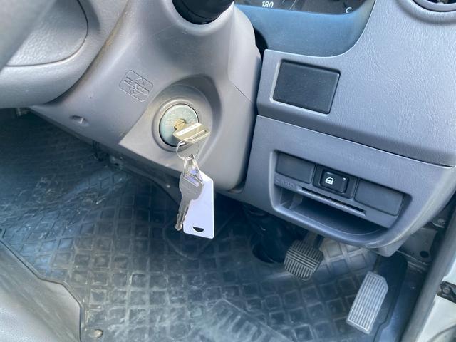 キャラバン 　８人乗り　タイヤ４本新品　ヘッドライト新品交換済（令和６年）　ナビ　ＴＶ　ＥＴＣ　運転席パワーウインドウ（7枚目）