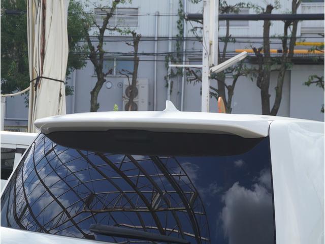 ランドクルーザー ＺＸ　黒革シート　サンルーフ　フリップダウンモニター　ドラレコ　ＥＴＣ　Ｅｑｕｉｐ２４インチアルミホイール電動シート　ナビ　全方位カメラ　シートヒーター＆エアコン　クルコン　電動リアゲート　８人乗り（15枚目）