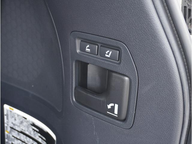 ランドクルーザー ＺＸ　黒革シート　サンルーフ　フリップダウンモニター　ドラレコ　ＥＴＣ　Ｅｑｕｉｐ２４インチアルミホイール電動シート　ナビ　全方位カメラ　シートヒーター＆エアコン　クルコン　電動リアゲート　８人乗り（33枚目）